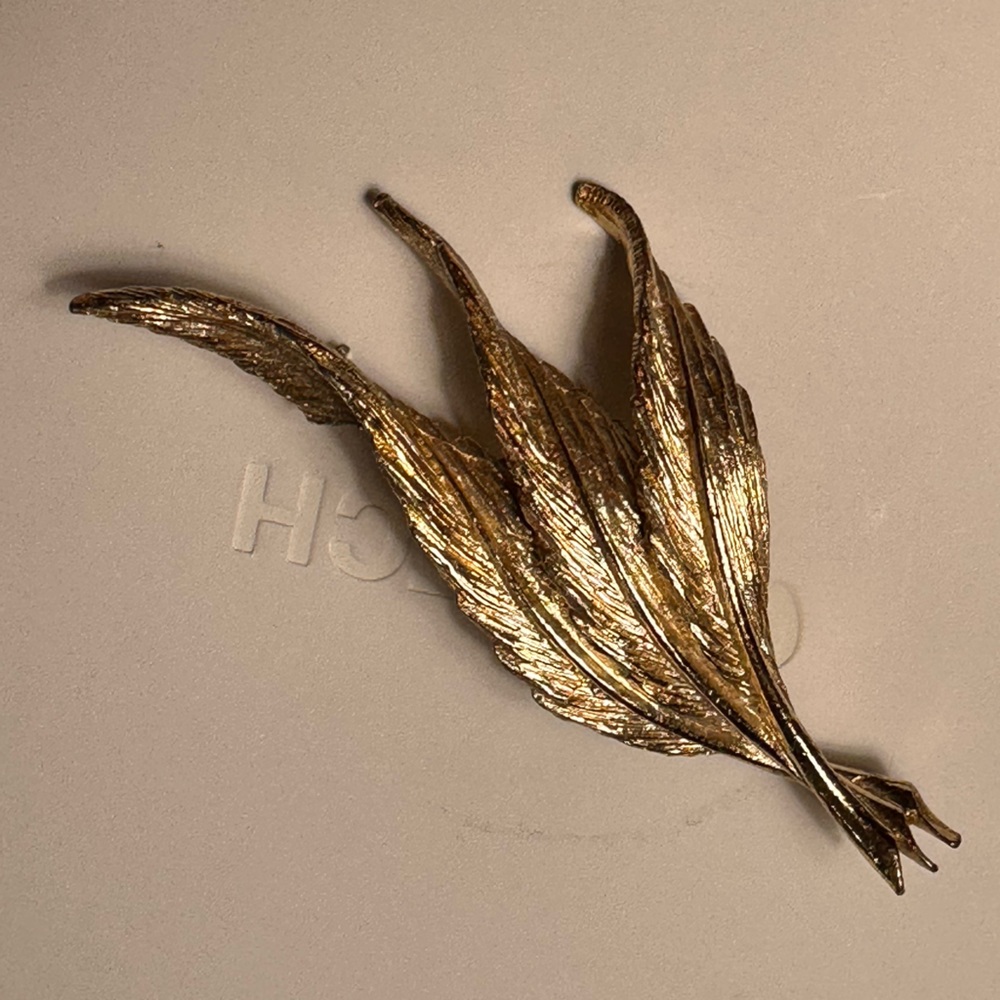 VINTAGE SIGNED LARGE BEAUTIFUL BROOCH